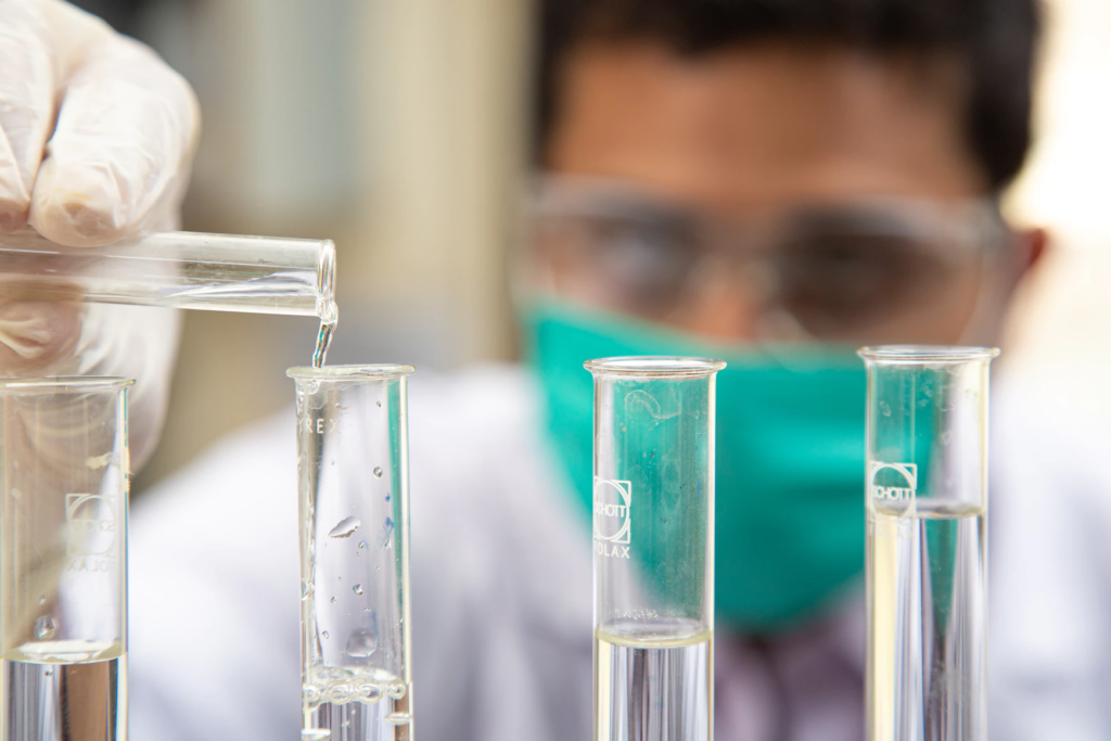 TQuant Lab 提供强大的量化回测系统，高精确度的绩效风险计算、高品质的资料来源、高拟真度的交易环境模拟，帮助使用者快速部属各样的交易策略，欢迎各位点击进入文章了解更多资讯。